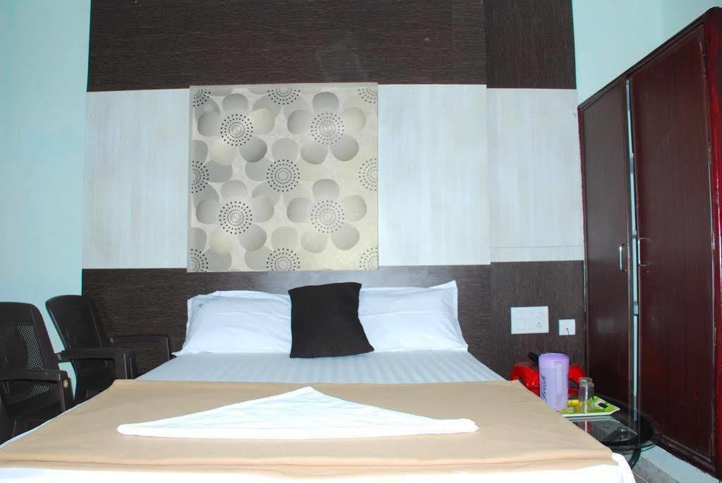 蒂鲁帕蒂 Jayalakshmi Residency酒店 外观 照片